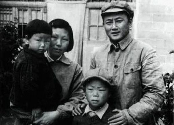葬礼规格难下决定邓公得知后亲板开元棋牌1984年贺子珍离世(图2)